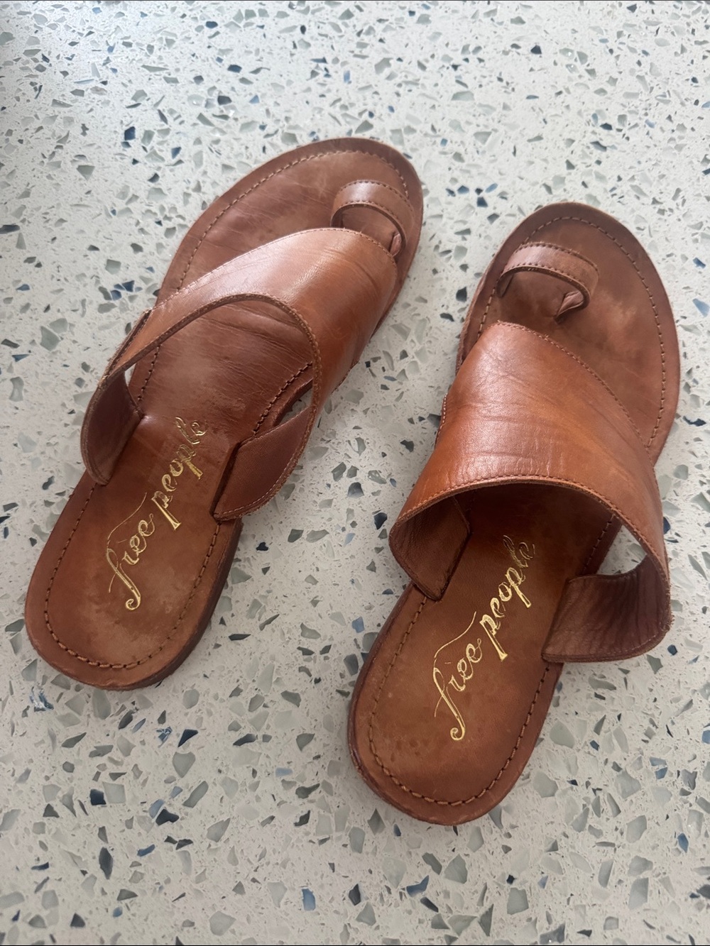Free People Cognac Brown Leather Toe-Loop Sandals Sz 40